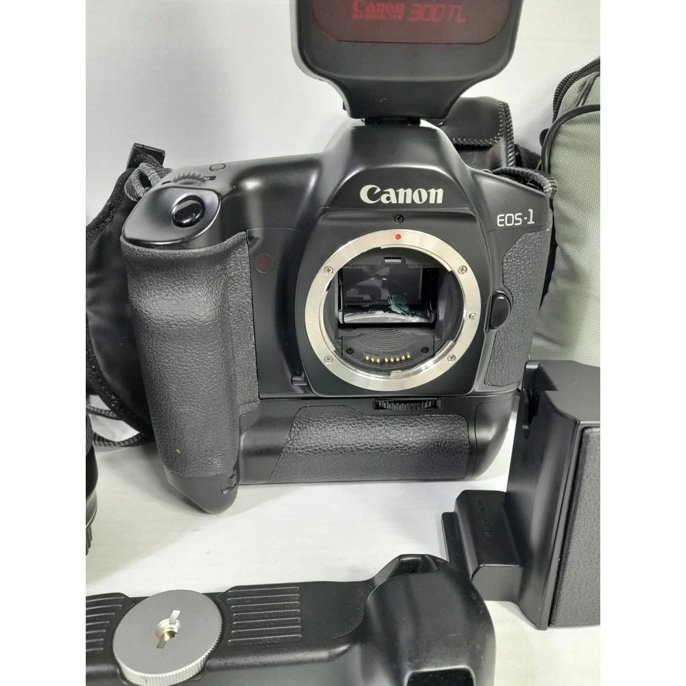 Vtg Canon EOS-1N RS 35mm SLR Film Camera W Accessories 2 Lens Grip Light Bag